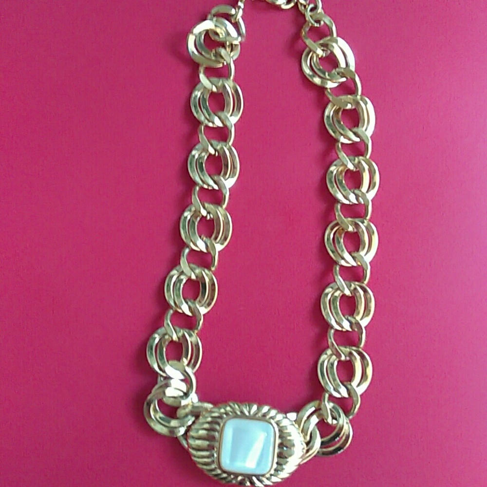 💥  Vintage Monet necklace